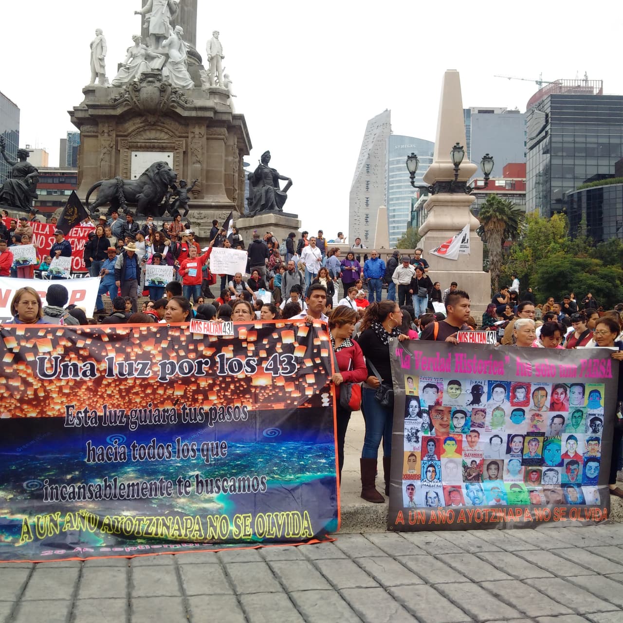 Los días 26 de cada uno de los meses transcurridos desde las desapariciones se han realizado marchas exigiendo la aparición de cada uno de los jóvenes.