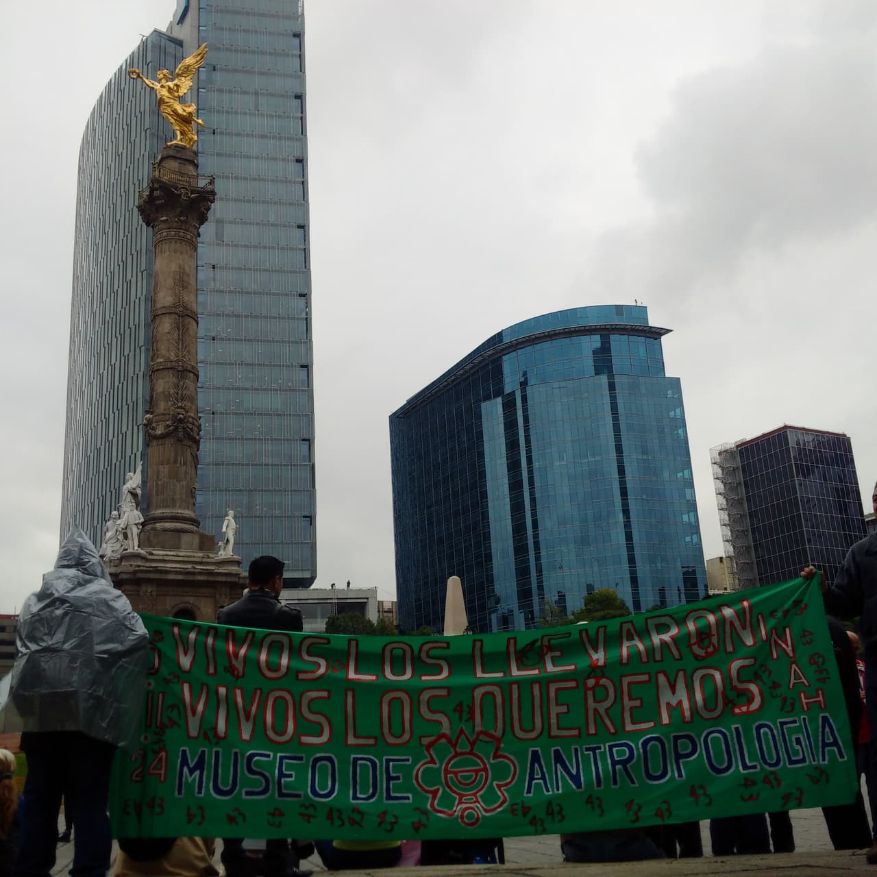 Fue el pasado jueves cuando Enrique Peña Nieto se reunió con padres de los normalistas en donde escuchó las demandas y a quienes afirmó que el caso aún no está cerrado.