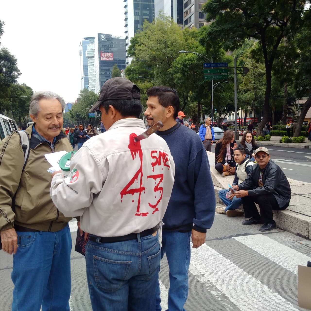 "Ayotzi, Ayotzi, Ayotzi somos todos", era una de las consignas más frecuentes.