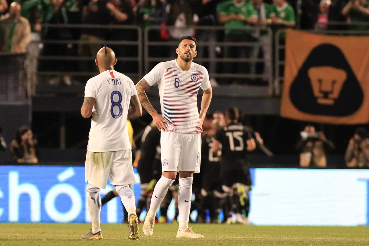 Entre tanto, Chile deberá enfrentarse a las críticas que vendrán por su duro revés ante México antes de su juego del martes contra Estados Unidos en Houston.