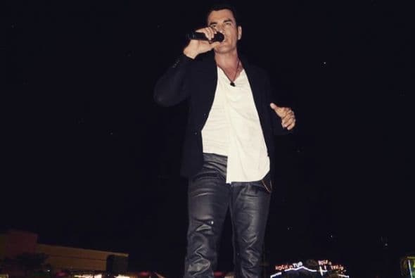 Al término de la presentación, David fue al camerino de Ricky para saludarlo y platicarle de un proyecto para hacer un dueto, de acuerdo con la revista TVnotas.