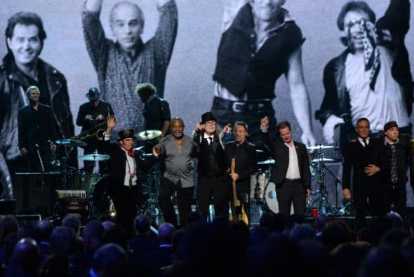 1. Bruce Springsteen & The E Street Band; 1,478,686 dólares; 97.32 dólares.