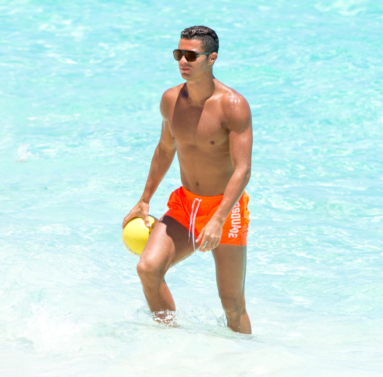 Se ve que el futbolista permanece centrado en el deporte y su familia.