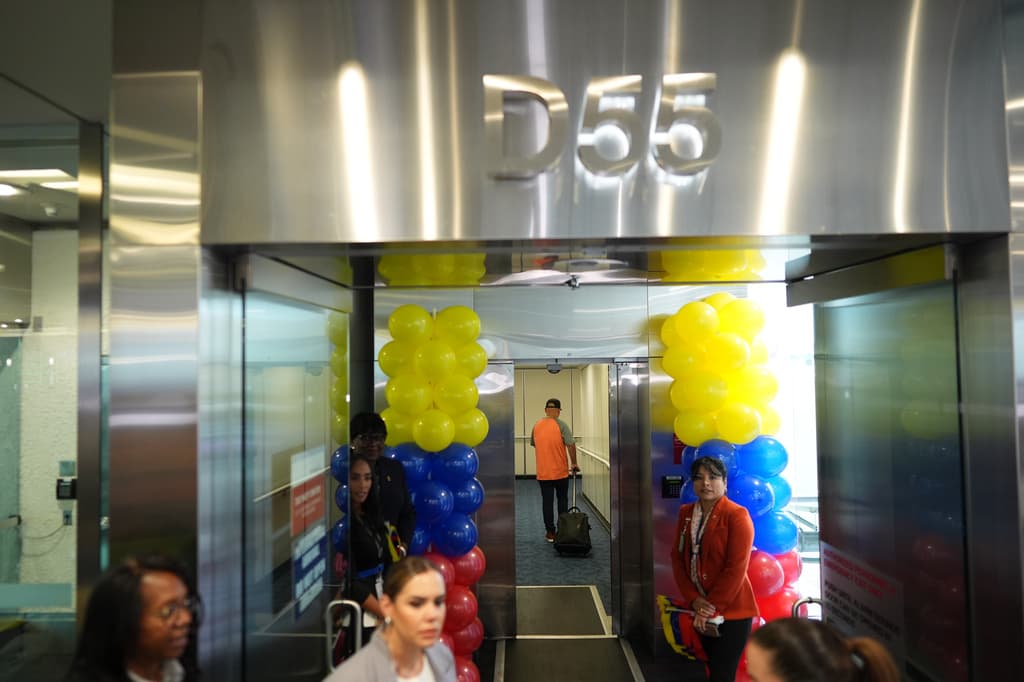 El gesto del capitán del primer vuelo comercial entre EEUU y Venezuela desde 2019