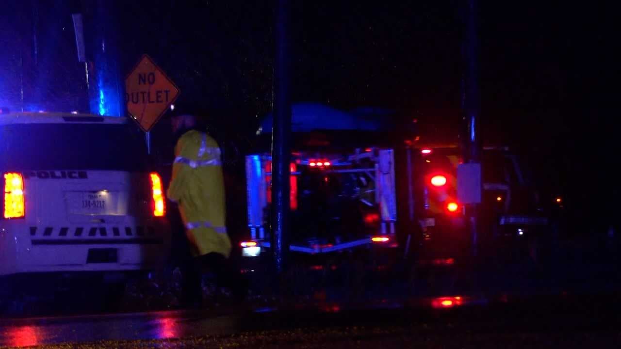 Bomberos tuvieron que auxiliar a residentes de algunas casas móviles en Lewisville.