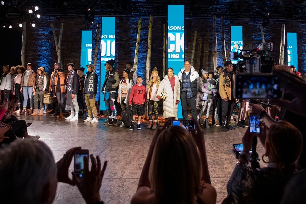 El futuro esposo de JLo dijo que en cuestiones de moda tiene una consejera muy crítica en su casa: su hija 
<b><a href="https://www.univision.com/famosos/este-es-el-metodo-secreto-de-a-rod-para-seguir-a-sus-hijas-en-instagram-sin-que-ellas-se-den-cuenta-fotos" target="_blank">Natasha, de 14 años.</a></b>