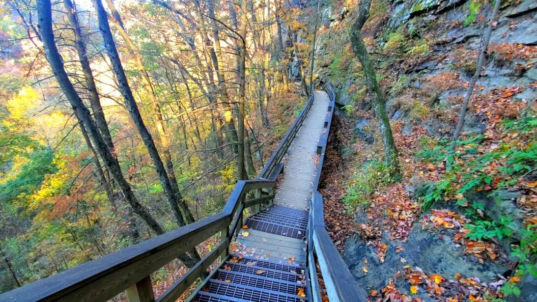 El sendero de las cascadas, te lleva al fondo del cañón.