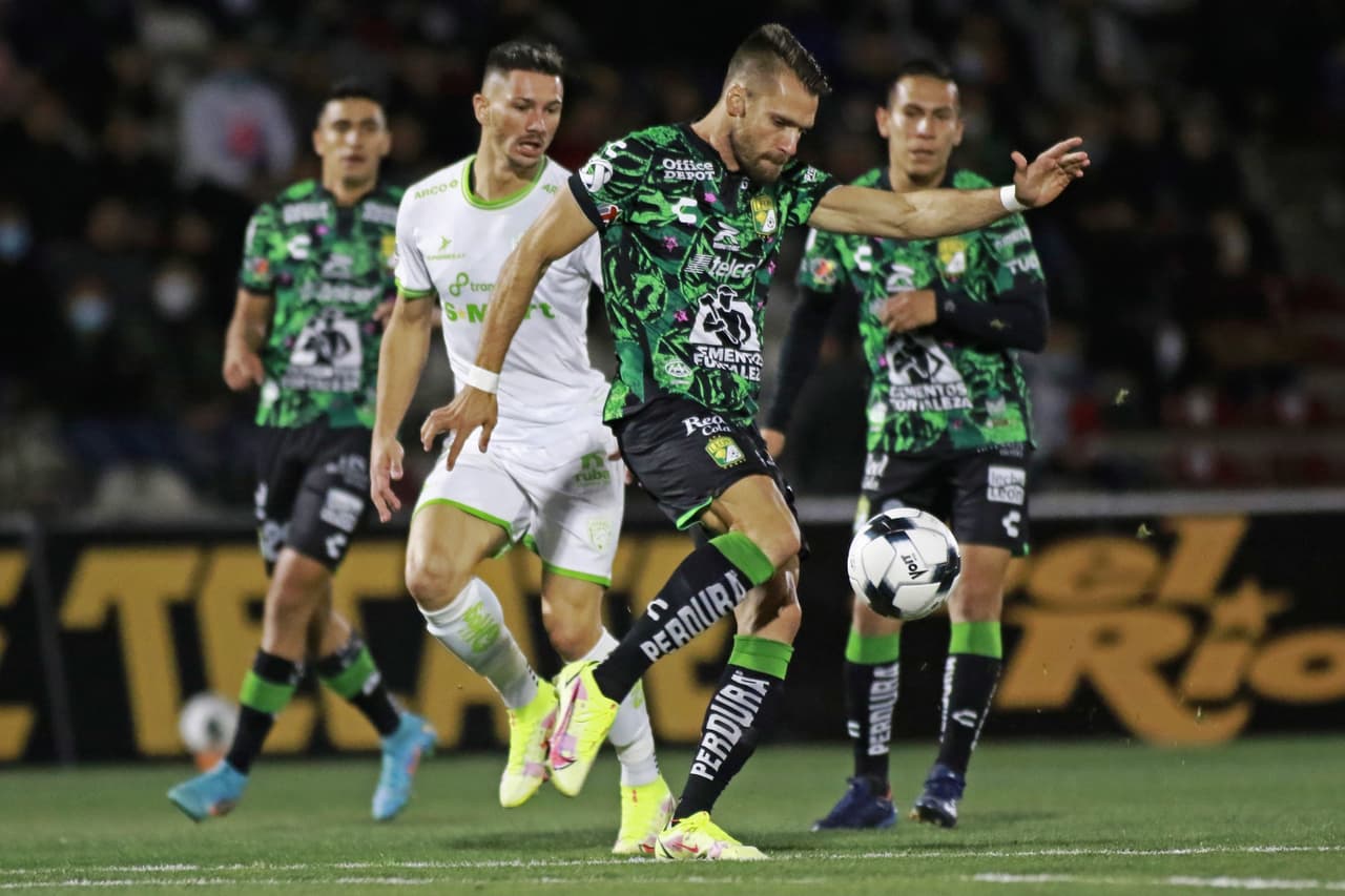 El Estadio Olímpico Benito Juárez fue testigo de un primer tiempo soso y trabado en todos los sectores del campo.