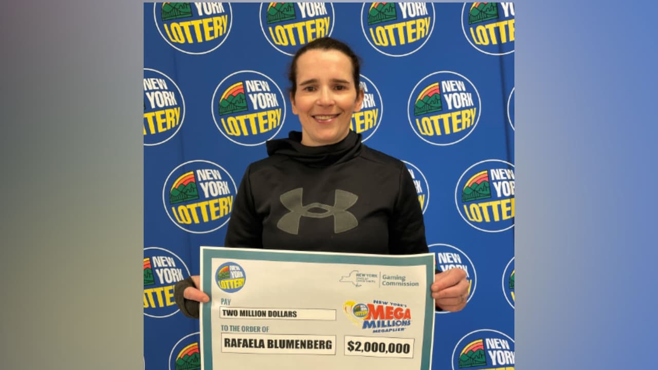 <u><b>Gana 2,000,000 en Mega Millions</b></u>
<br>
<br>
<b>Rafaela Blumenberg, vecina de El Bronx, </b>resultó ganadora del segundo premio del sorteo de Mega Millions del 26 de marzo al atinar 5 de los números del sorteo.
<br>
<br>Además, a
<b>gregó un dólar más para poder participar en el Megaplier</b> que le valió para duplicar el premio de un millón de dólares.
<br>
<br>Blumenberg decidió recibir el premio en una sola exhibición, por lo que 
<b>se llevó un total de 1,302,0001 dólares</b> luego de los impuestos.
<br>