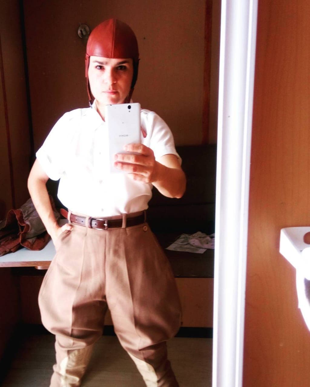 A diferencia de cómo se mantiene en contacto con el hijo que tuvo con Rebecca Jones, Francesca Guillén ha dicho que el actor 
<b><a href="https://www.univision.com/famosos/francesca-guillen-admite-que-si-resintio-la-ausencia-de-su-padre-alejandro-camacho-fotos" target="_blank">no tiene una relación estrecha</a></b> con ella.