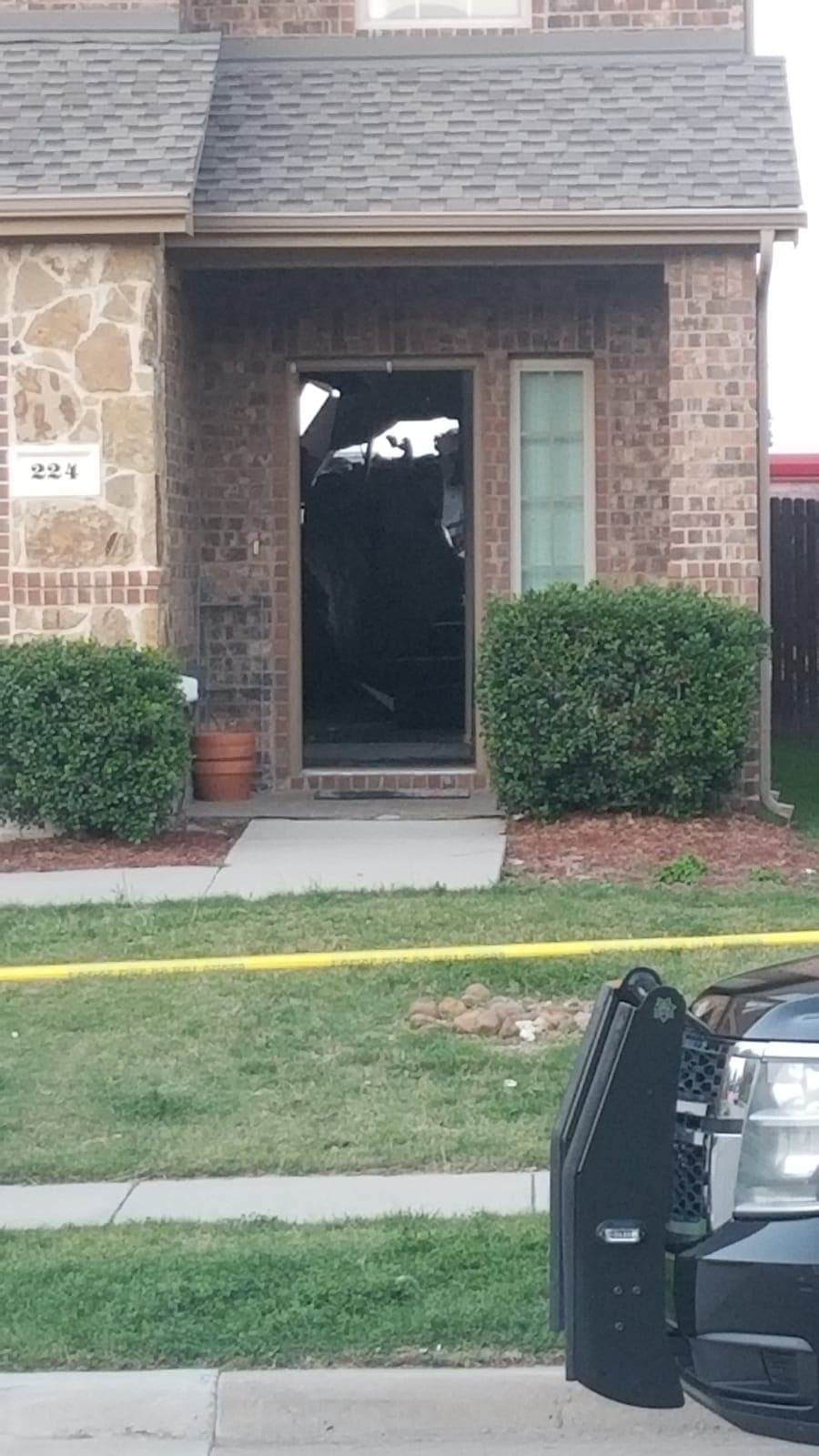 Las dos personas dentro de la aeronave fueron trasladados al hospital.