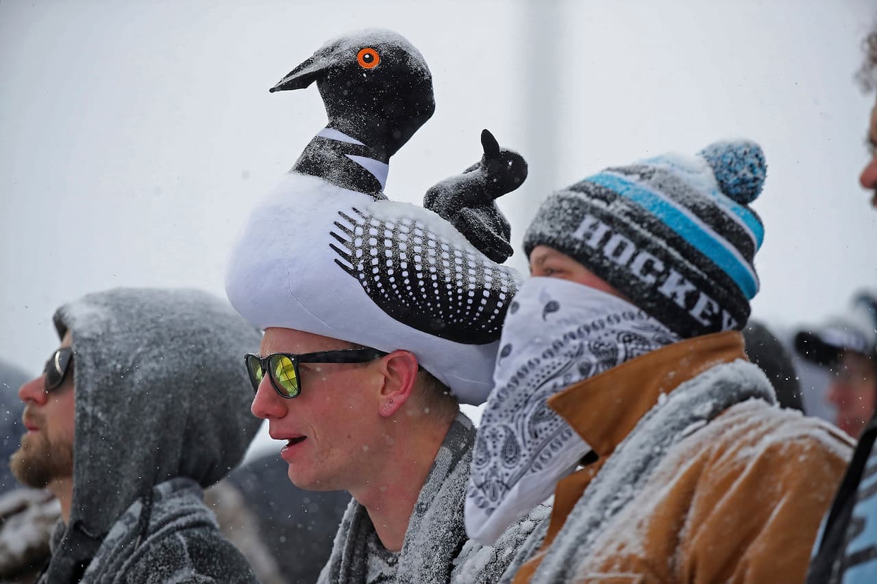 En la tribuna los aficionados de los 'Loons' no se dejaron espantar por la fuerte nevada, y el frío inclemente, gozandop cada minuto del partido y alentando sin parar.