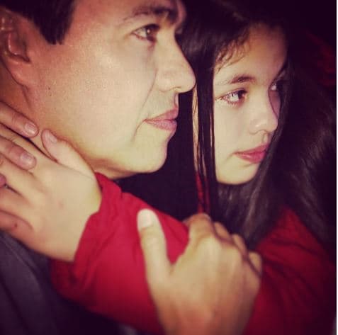 "Mi corazón y nuestra princesa Sarita. Dios nos bendice.", mencionó la intérprete luego de compartir esta imagen de 'El Temerario menor' acompañado por su hija Sara Priscila.