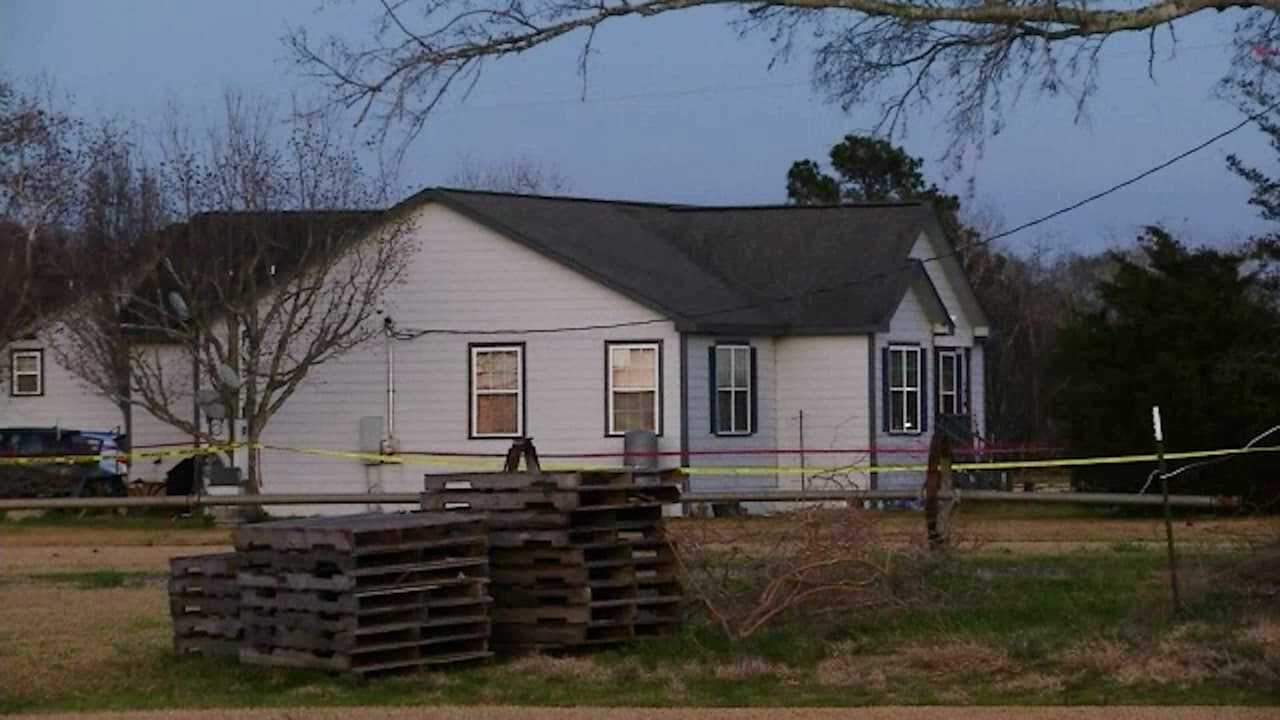 Identifican a los tres menores de edad que encontraron muertos en una casa de Crosby, Texas