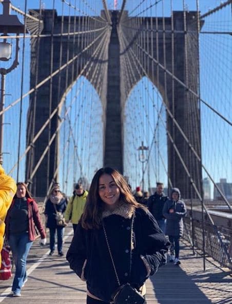 Junto a esta postal en el puente de Brooklyn, Zuria escribió: "Cuando lleguemos a ese río cruzaremos ese puente... ¿Cuántos hemos cruzado ya, Alberto Guerra?". Ante la pregunta expresa, el actor respondió: "¡Todos! ¡Y los que nos faltan!".