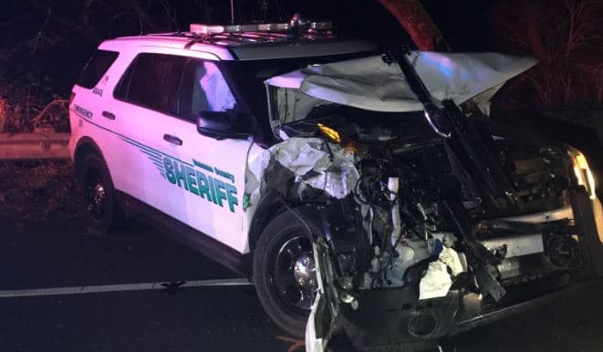 Oficiales responden a una llamada de violencia doméstica y terminan estrellándose en Sonoma