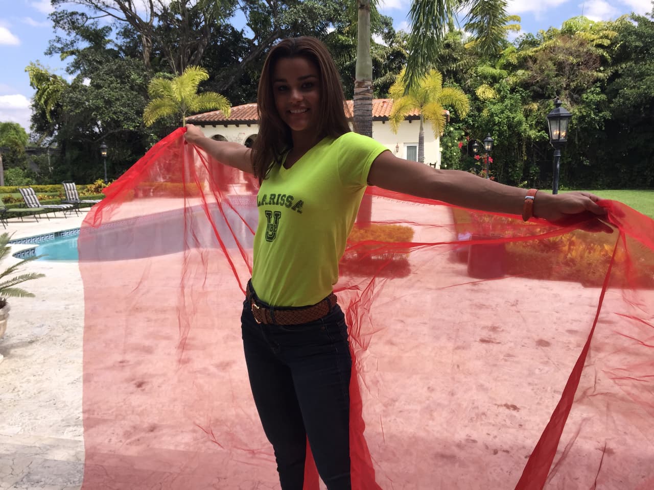 Para los jueces Jomari Goyso, Daniel Arenas y Verónica Bastos, Clarissa no debía entrar al concurso. Sin embargo, el juez principal, Osmel Sousa, le dio su pase de entrada al concurso personalmente.