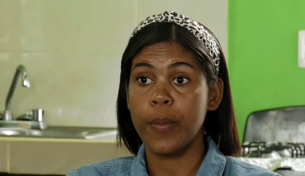 “Es una guerrera, muchos adultos no soportarían lo que ella ha estado viviendo”, dice al borde de las lágrimas su madre, Pamela Ramírez, una maestra que día a día ve cómo su hija no encuentra una solución a sus problemas. 
<br>