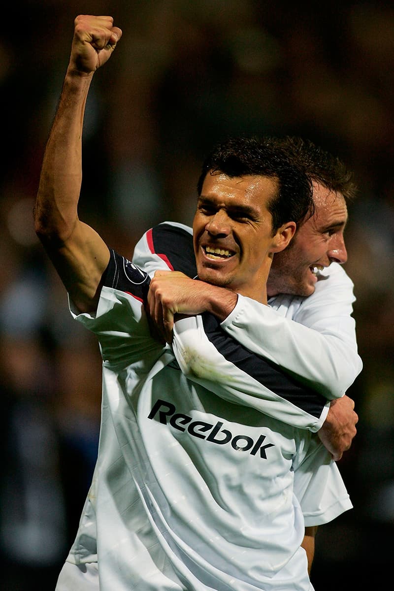 Jared Borgetti fue el primer mexicano en jugar en la Premier League, lo hizo con el Bolton Wanderers en 2005/06. En esa campaña anotó 2 goles en la liga y un total de 7 en todas las competencias.