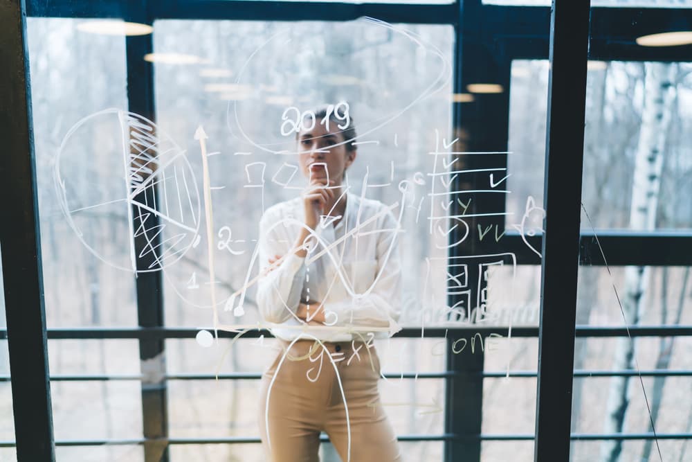 Es el momento de actuar, de tomar decisiones y de no esperar que otros sean los que tomen la iniciativa. Se van a terminar ciertas relaciones que te estaban impidiendo avanzar y te sentirás libre. 
<br>