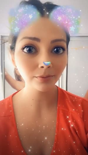 Haciendo uso de divertidos filtros, Ana Patricia comparte su día a día en sus redes sociales.