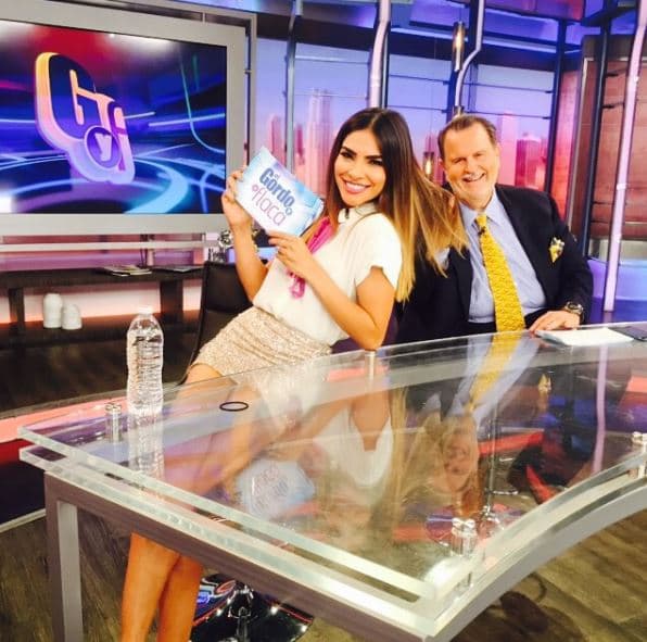 Brilló con luz propia desde el primer día y fue muy bien recibida por Raúl de Molina, quien la apoyó para dar sus primeros pasos como reportera del show.
<br>