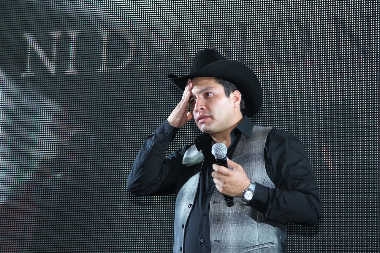 Julión Álvarez anunció a través de una conferencia de prensa que está libre de la lista negra de la Secretaría de Hacienda y Crédito Público en México.
<br>