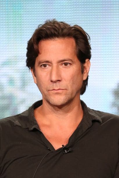 El actor Henry Ian Cusick fue acusado en 2007 de acoso sexual a Chelsea Stone,una de sus compañeras con las que trabajaba.