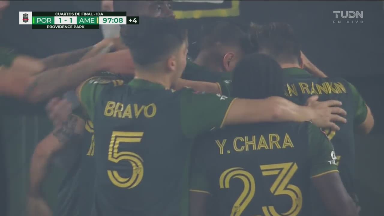 ¡Gran polémica! Marcan dudoso penal y Felipe Mora pone el 1-1 