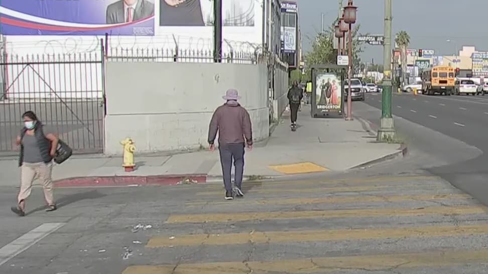 Atropellan a dos hermanos mientras hombre trataba de detener supuesto robo de un carro