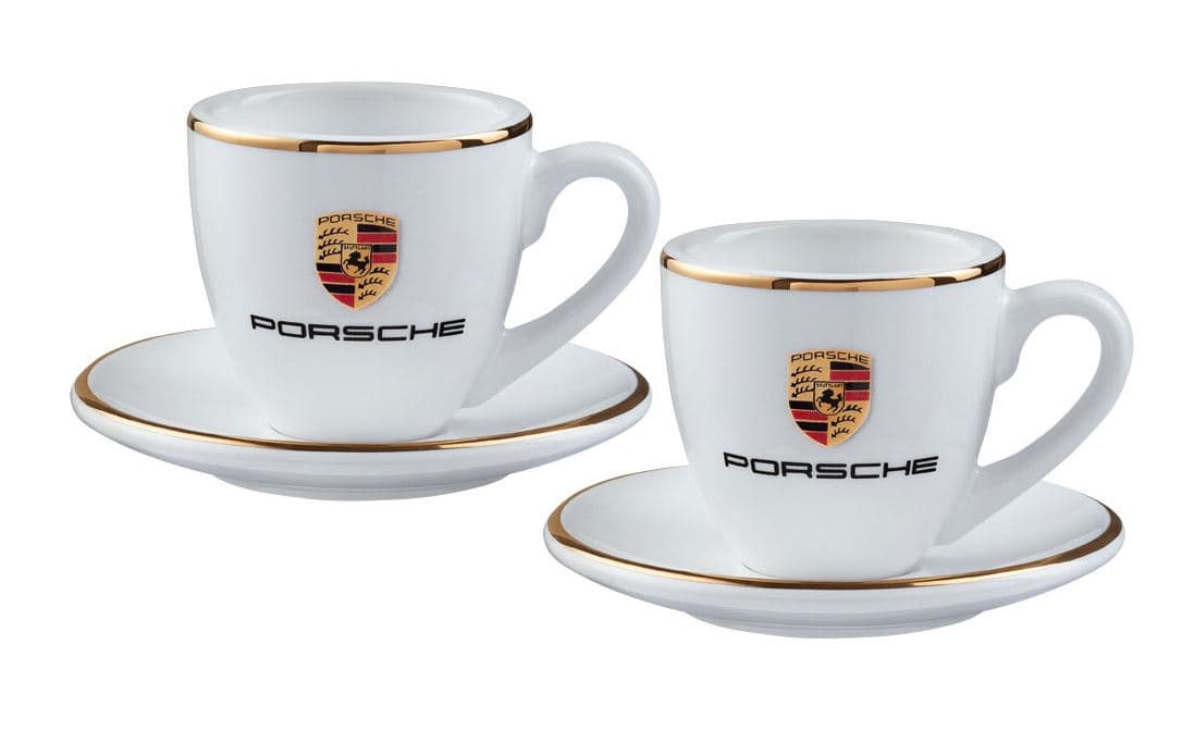 <b>Tazas Porsche para expresso</b>
<br>Este par de tazas son un requisito indispensable en la oficina de cualquier fanático de los autos. Si no tienes un Porsche son la mejor forma de seguir soñando con uno de esos deportivos.
<br>
<b>Precio:</b> 45 dólares, aprox.
<br>
<b>Lo encuentras en: </b>shop1.porsche.com