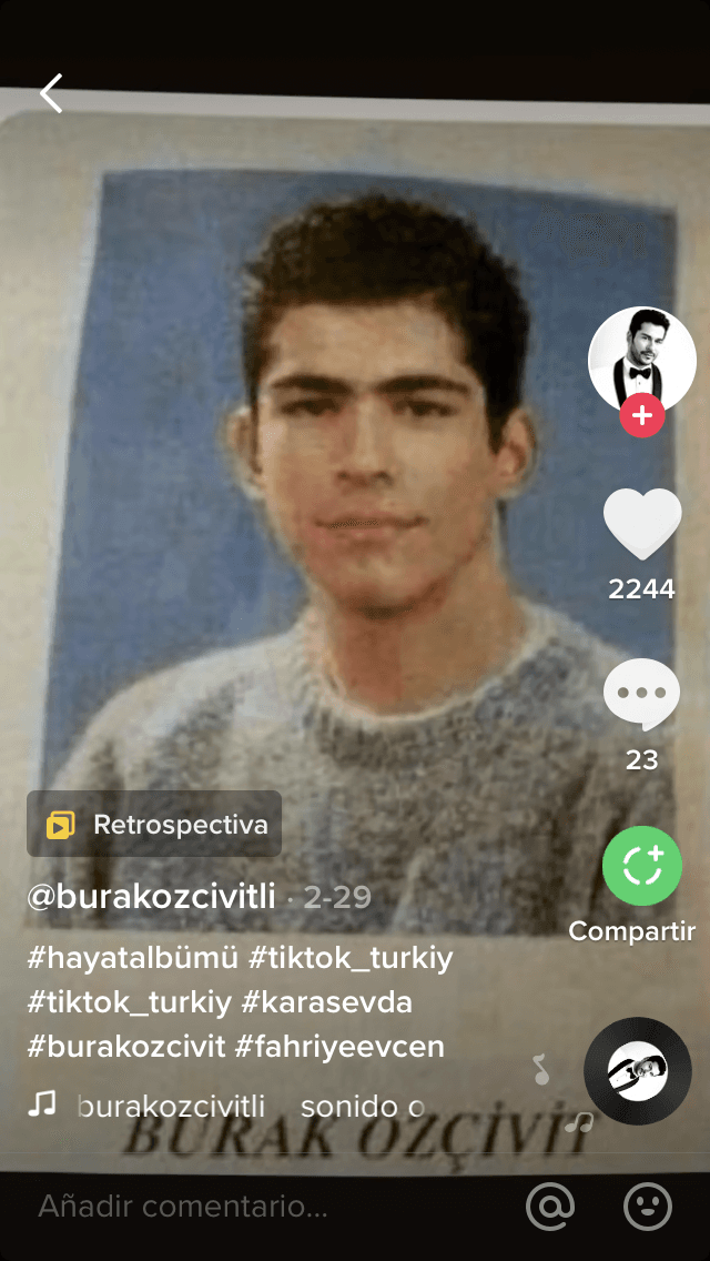 Los fans del actor turco compartieron en TikTok esta fotografía de un anuario donde Burak Özçivit luce irreconocible.