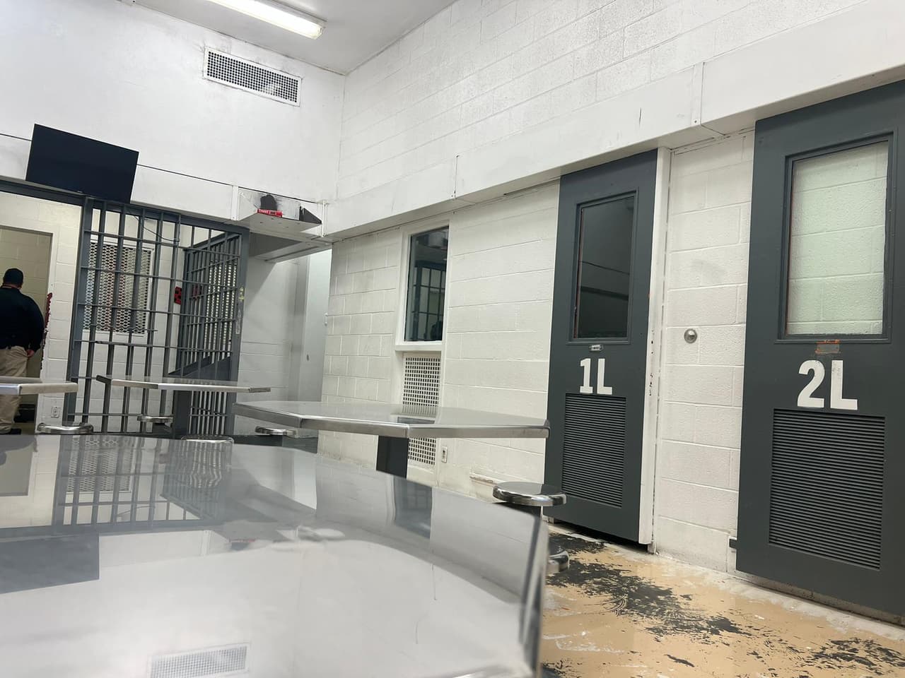 "¿Cómo sabemos quién es quién? No tenemos la capacitación. La ley federal de inmigración es muy complicada. ya sabes, muy complicado y que digamos que podemos simplificarlo con una ley estatal es que no entiendo cómo vamos a poder hacerlo", Rayn Urrutia, comandante adscrito a la división de patrulla del Alguacil del El Paso, Texas.