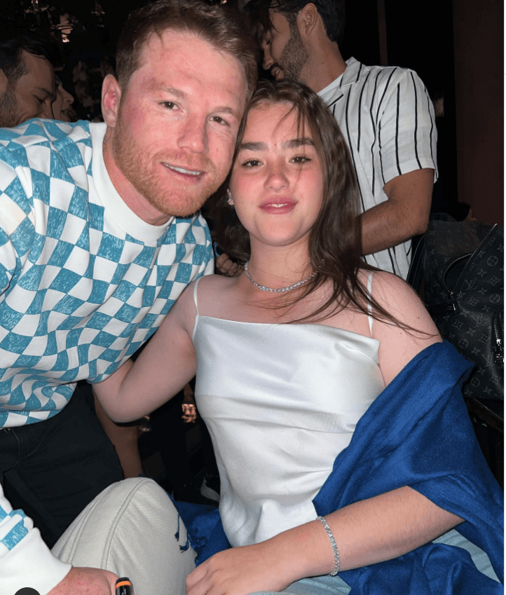 A sus 
<a href="https://www.univision.com/famosos/hija-canelo-alvarez-emily-vestido-fiesta-xv-anos">15 años, la hija mayor de Saúl ‘Canelo’ Álvarez, Emily Cinnamon</a>, ha dejado en claro su gran gusto por la moda.