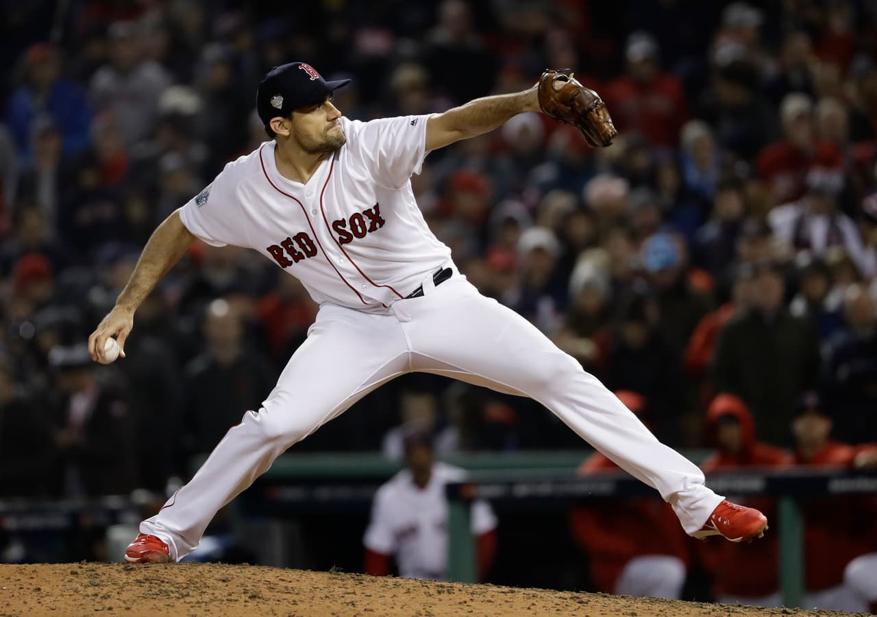 El también abridor Nathan Eovaldi se subió a la lomita para hacerse cargo del octavo episodio. El veterano derecho retiró en orden su tanda y mandó el juego a la novena con amplia ventaja.