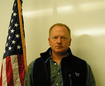 Salvó a su hijo de 4 años tras caer ambos en un estanque helado, pero él no pudo salir con vida