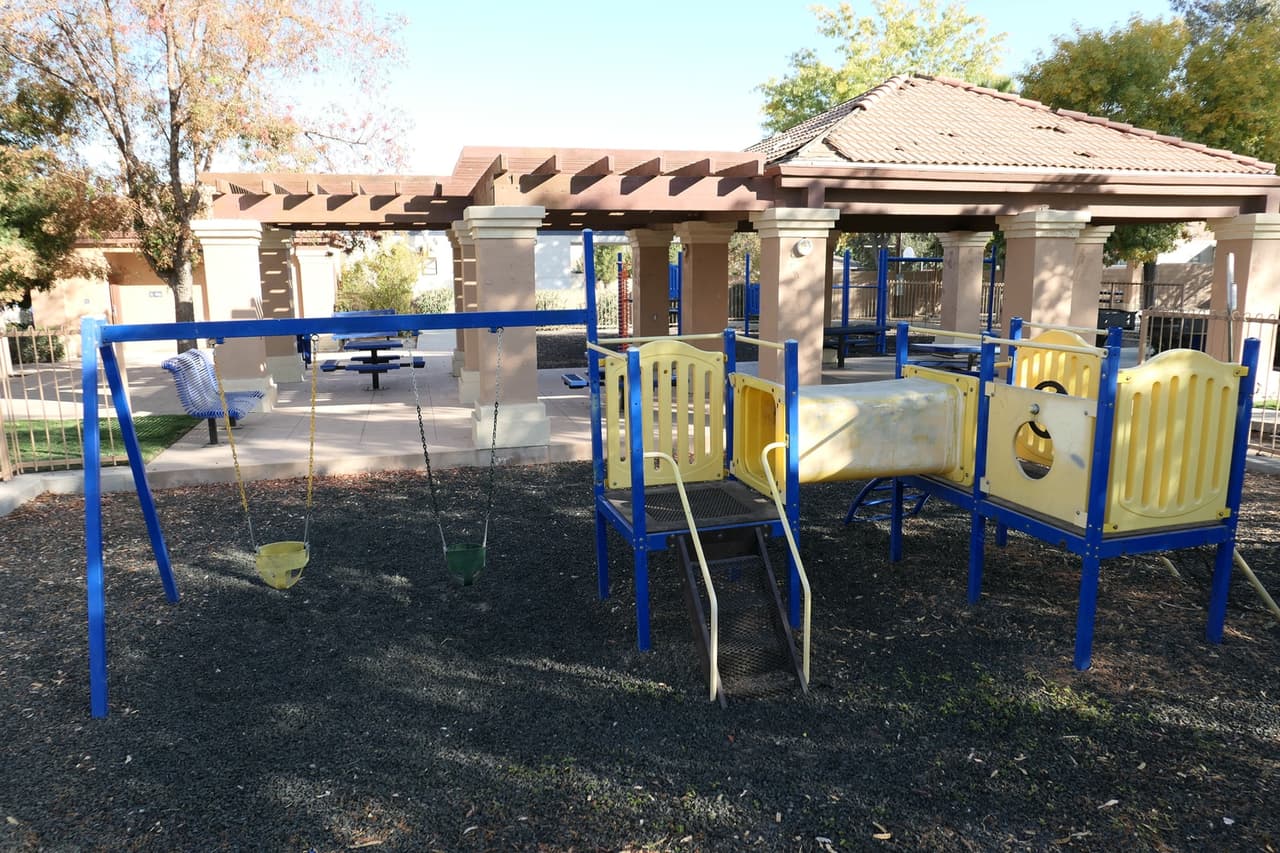 <b>El parque de Maricopa será ampliado y mejorado</b>. Con un monto de $1,924,746 se construirá una nueva pista para ciclistas, diseñaran nuevos espacios para la sombra, senderos para caminar, baños, arte callejero, estacionamiento y nuevas luminarias. Además, contempla la renovación de los dos parques infantiles, área de picnic y una cancha de baloncesto.