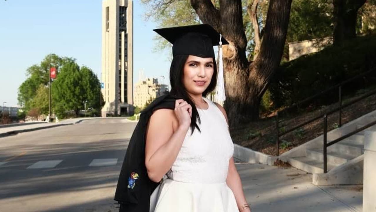 Debbie Vilchis el día de su graduación