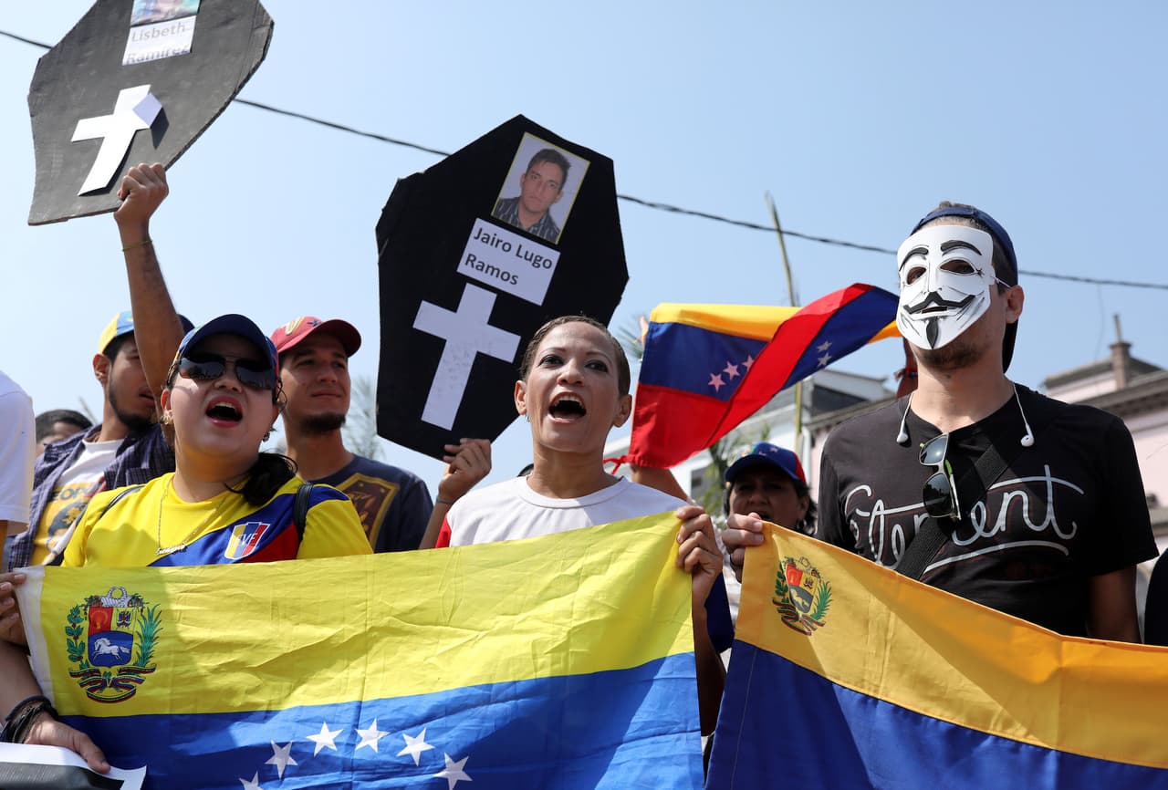 En Lima, Perú, donde también ha emigrado un volumen considerable de venezolanos que huyen del hambre y la crisis, hubo manifestaciones contra la elección presidencial.