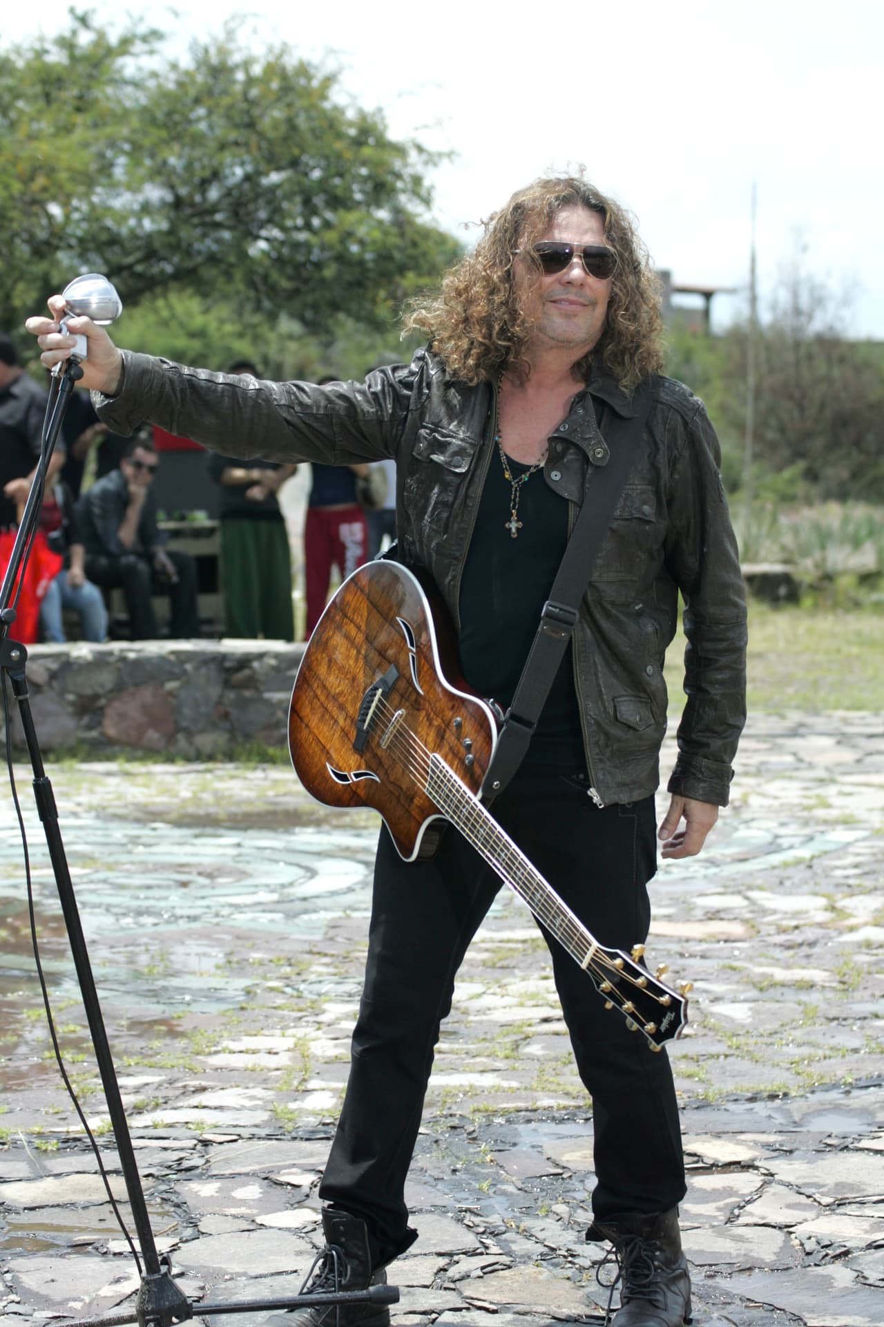 En 2008 la agrupación lanzó el disco recopilatorio 'Arde el Cielo'. Contó con 10 de sus más grandes éxitos y dos temas inéditos: 'Si no te Hubieras Ido' con Marco Antonio Solís y 'Arde el Cielo'.