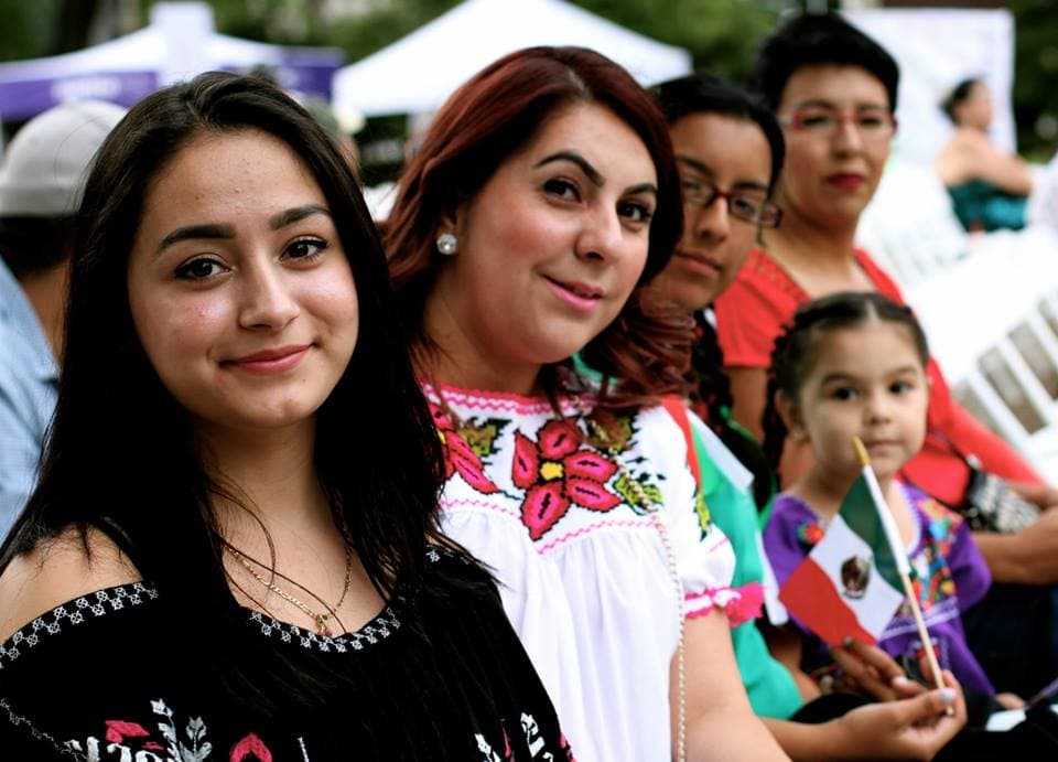 Decenas de personas se dieron cita en el Capitolio en Sacramento y en el Rematito en Modesto, para dar el tradicional Grito de Independencia de México, rodeados de un ambiente familiar y con el elenco de Univision 19.