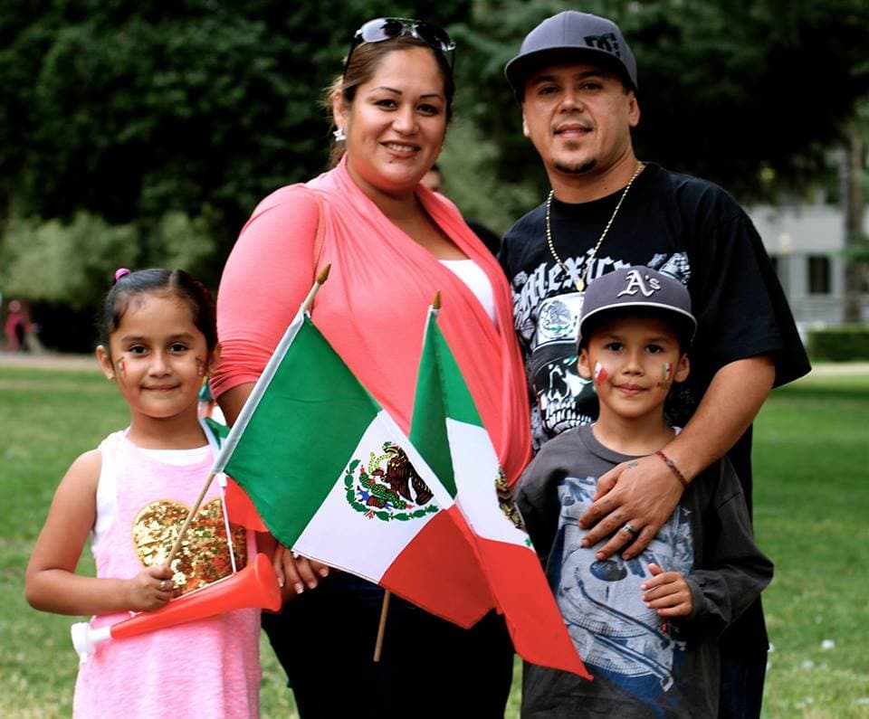 Decenas de personas se dieron cita en el Capitolio en Sacramento y en el Rematito en Modesto, para dar el tradicional Grito de Independencia de México, rodeados de un ambiente familiar y con el elenco de Univision 19.