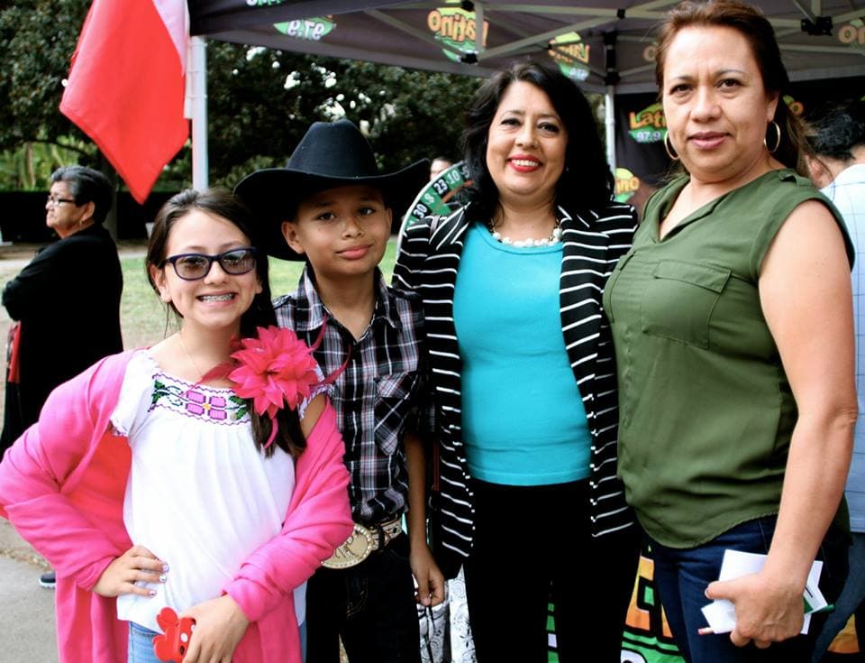 Decenas de personas se dieron cita en el Capitolio en Sacramento y en el Rematito en Modesto, para dar el tradicional Grito de Independencia de México, rodeados de un ambiente familiar y con el elenco de Univision 19.