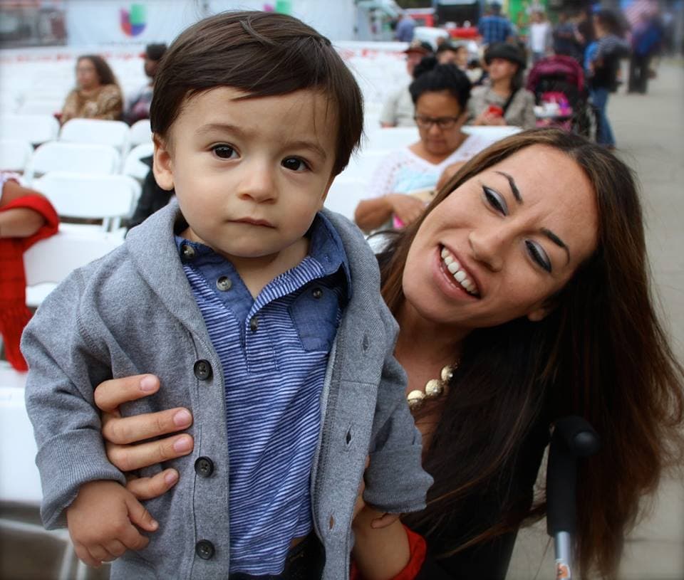 Decenas de personas se dieron cita en el Capitolio en Sacramento y en el Rematito en Modesto, para dar el tradicional Grito de Independencia de México, rodeados de un ambiente familiar y con el elenco de Univision 19.