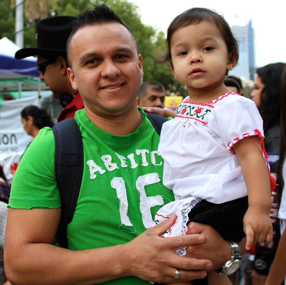 Decenas de personas se dieron cita en el Capitolio en Sacramento y en el Rematito en Modesto, para dar el tradicional Grito de Independencia de México, rodeados de un ambiente familiar y con el elenco de Univision 19.