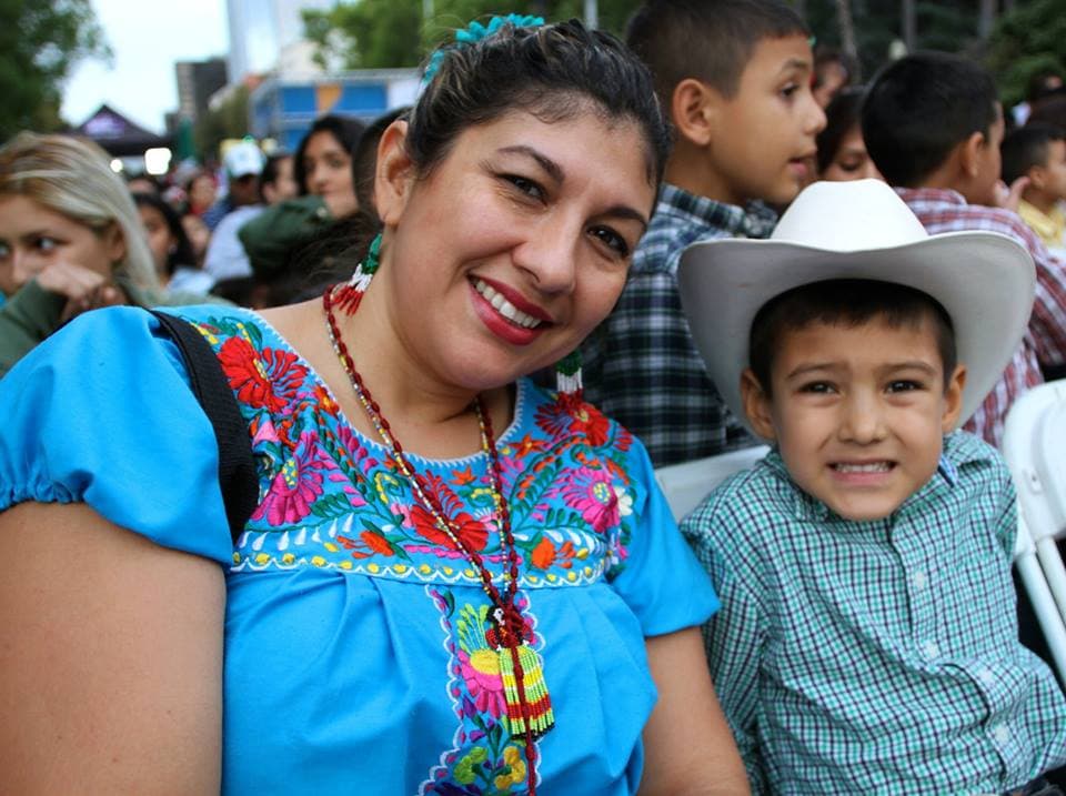 Decenas de personas se dieron cita en el Capitolio en Sacramento y en el Rematito en Modesto, para dar el tradicional Grito de Independencia de México, rodeados de un ambiente familiar y con el elenco de Univision 19.