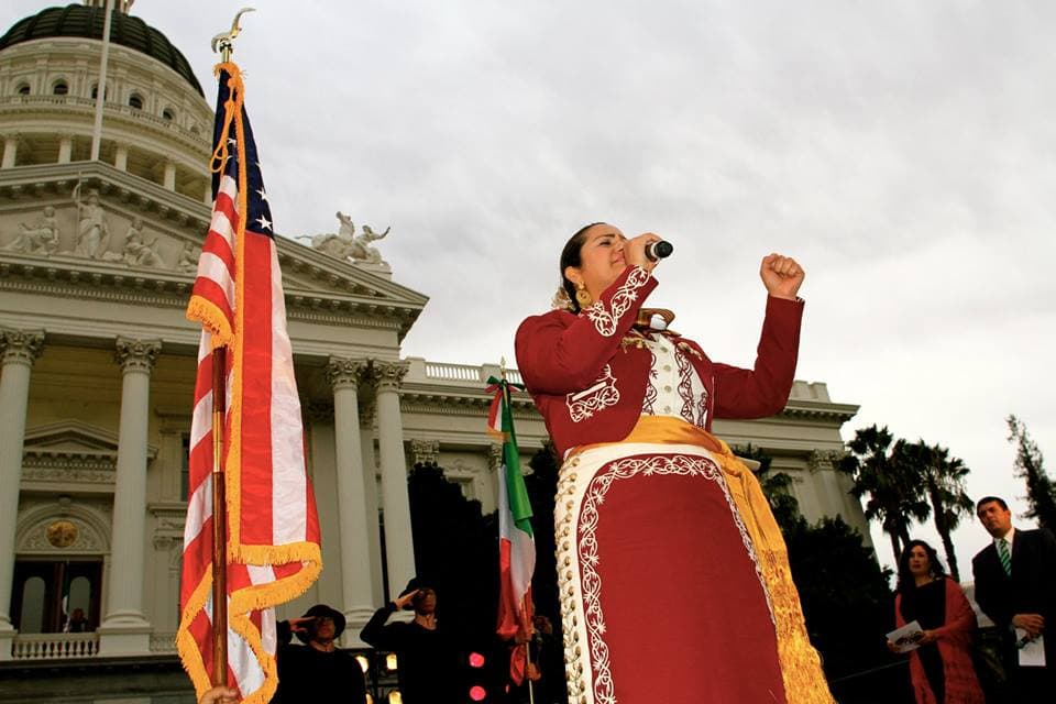 Decenas de personas se dieron cita en el Capitolio en Sacramento y en el Rematito en Modesto, para dar el tradicional Grito de Independencia de México, rodeados de un ambiente familiar y con el elenco de Univision 19.