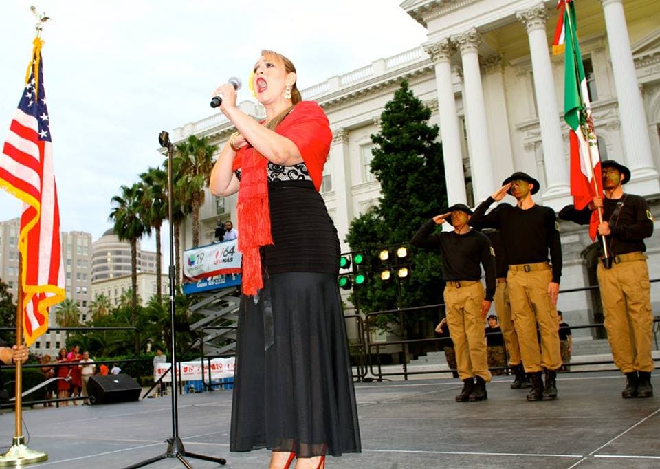Decenas de personas se dieron cita en el Capitolio en Sacramento y en el Rematito en Modesto, para dar el tradicional Grito de Independencia de México, rodeados de un ambiente familiar y con el elenco de Univision 19.
