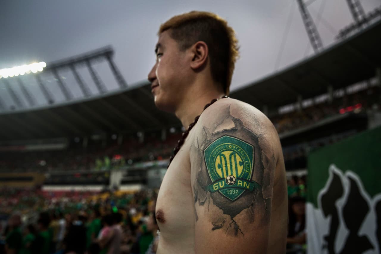 Los fanáticos en el mundo quisieron rendir un homenaje a sus países, equipos o jugadores favoritos por medio de tatuajes. Algunos más grandes y coloridos, con rostros de las figuras y escudos representativos son una muestra del cariño que alrededor del mundo expresan los hinchas del fútbol.