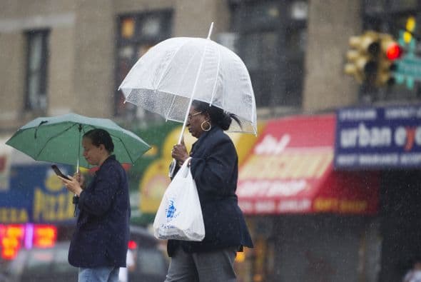 El Servicio Meteorológico Nacional extendió el viernes por la noche su advertencia de inundaciones a Vermont, y la Cruz Roja abrió un albergue en Rutland. En Nueva Jersey, algunos ríos estaban por encima del nivel de desbordamiento. El Servicio confió en que su cauce bajará por la noche.